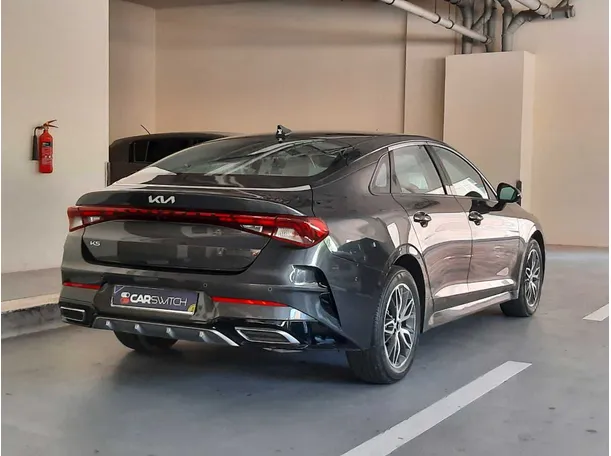 Car image 5