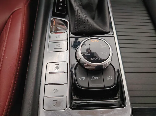 Car image 19