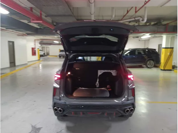 Car image 18