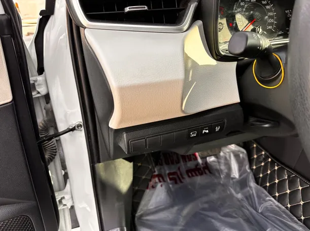 Car image 26