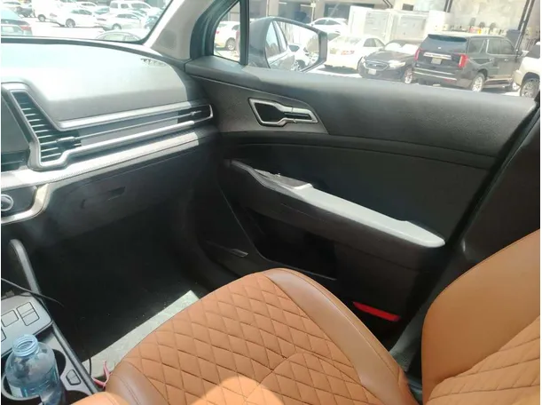 Car image 38
