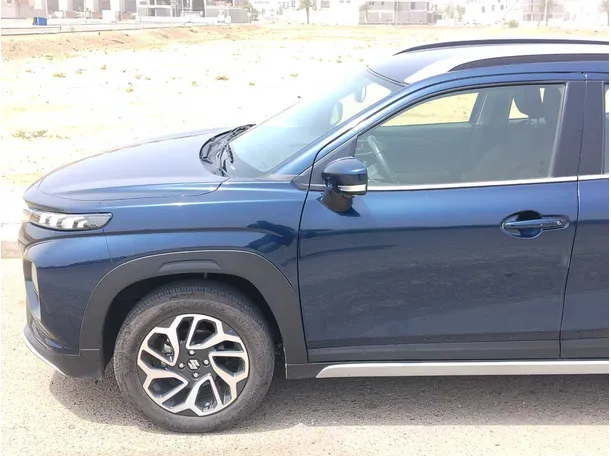 Car image 9