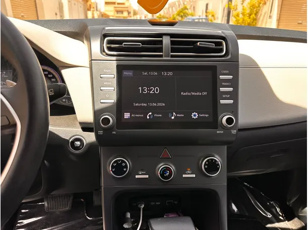 Car image 19