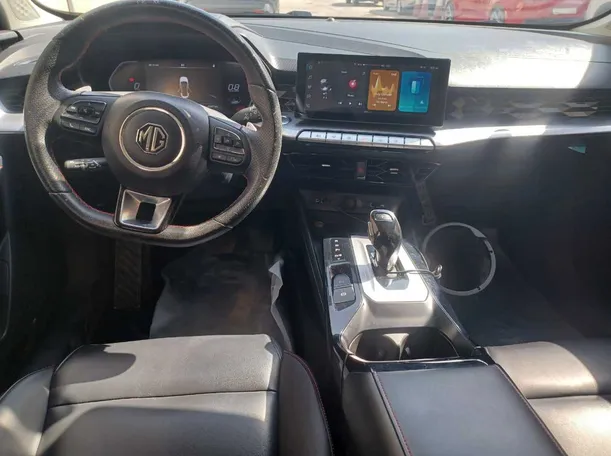 Car image 16