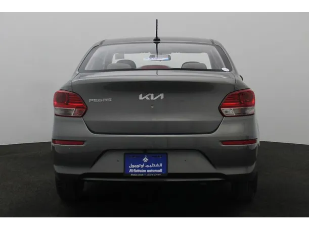 Car image 12