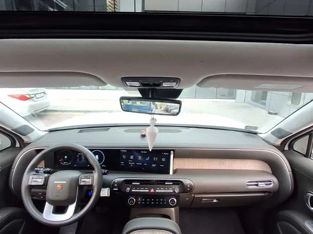 Car image 19