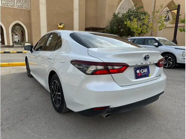 Car image 7
