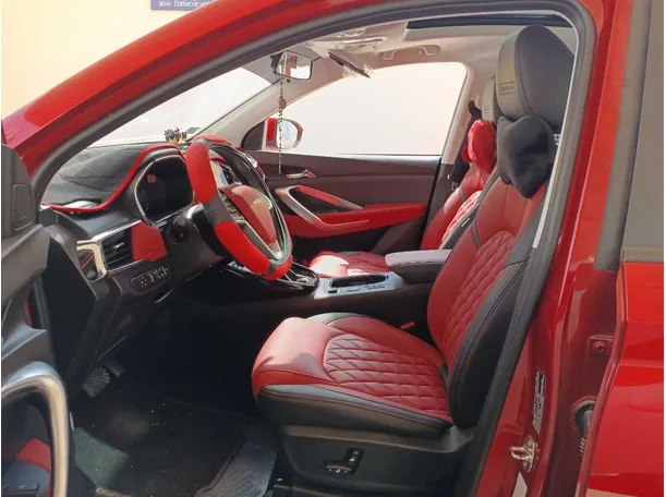 Car image 12