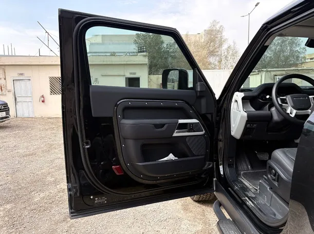 Car image 10