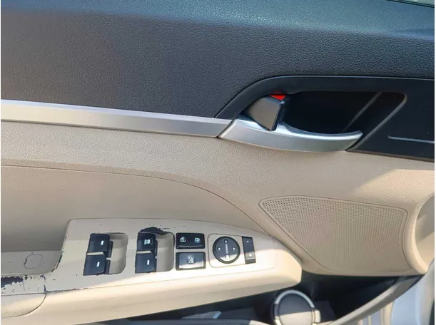 Car image 25