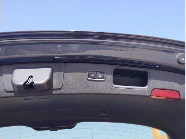Car image 27