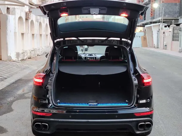 Car image 29
