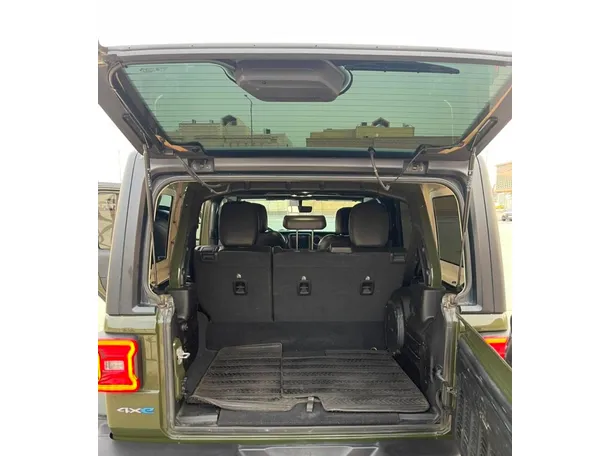 Car image 20