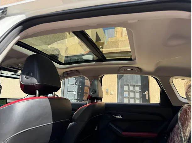 Car image 14
