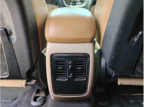 Car image 26