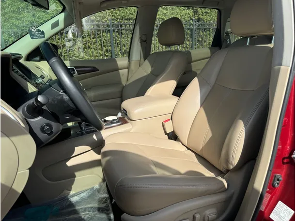 Car image 12