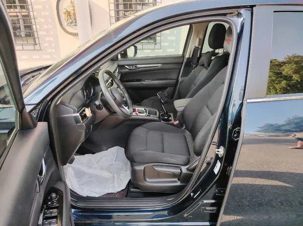 Car image 13