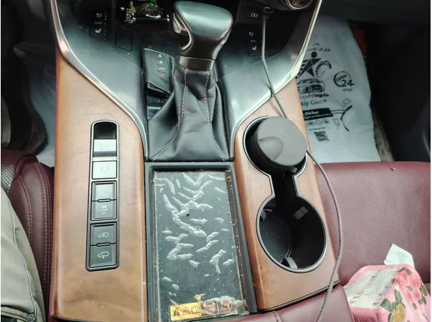 Car image 26