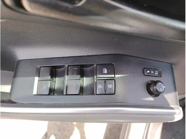 Car image 35
