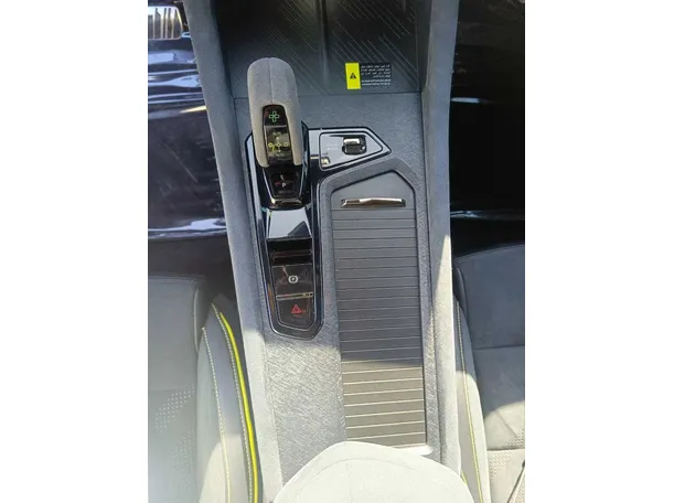 Car image 25