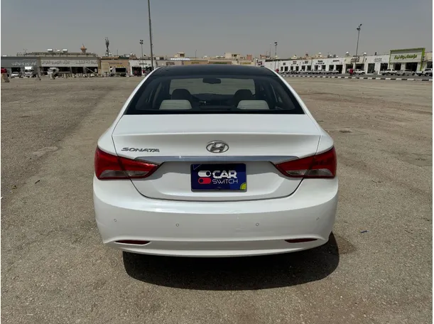 Car image 6