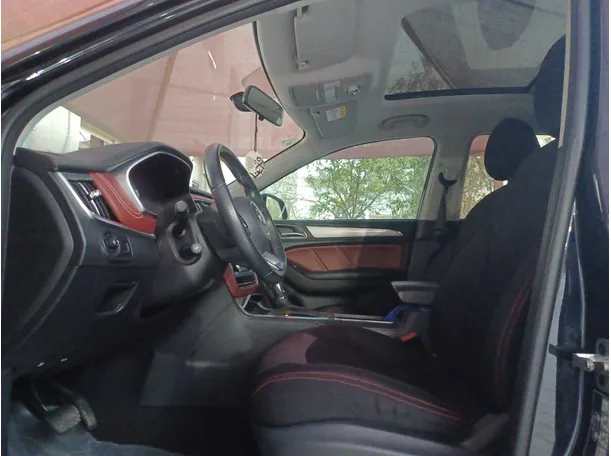 Car image 12