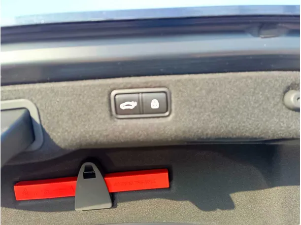 Car image 32