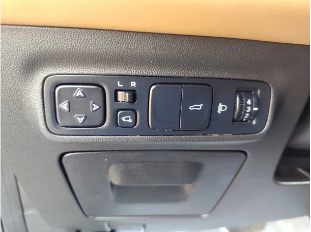 Car image 29