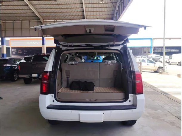 Car image 24
