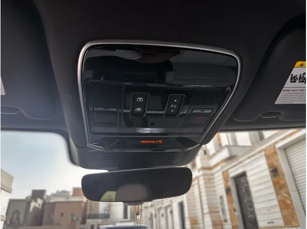 Car image 25
