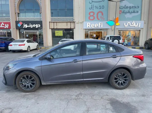 Car image 8