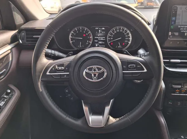 Car image 17
