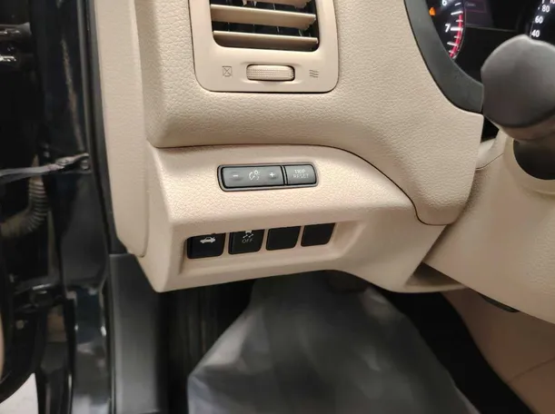 Car image 35