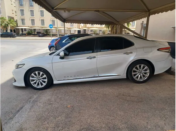 Car image 8