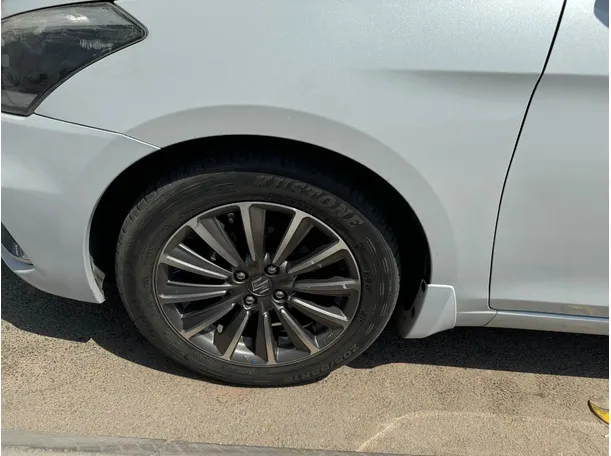 Car image 8