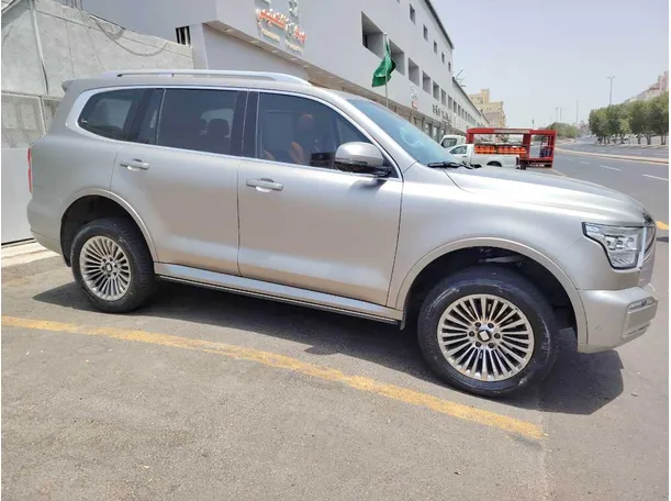 Car image 4