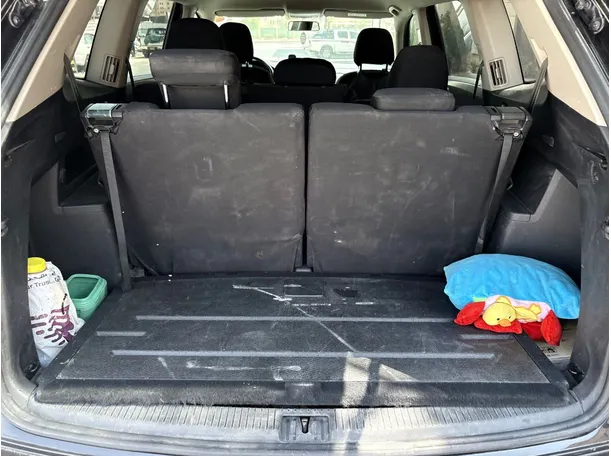 Car image 25