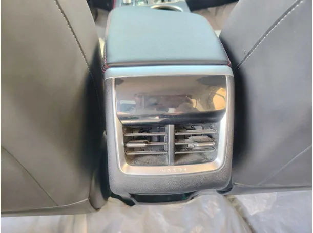 Car image 40