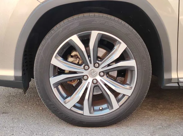 Car image 10