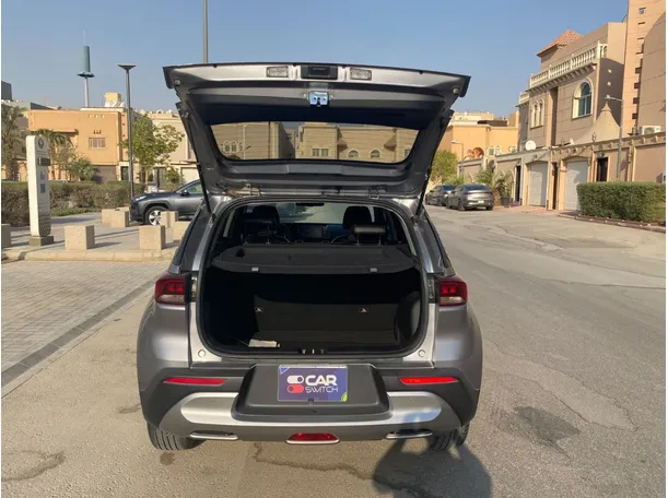 Car image 18