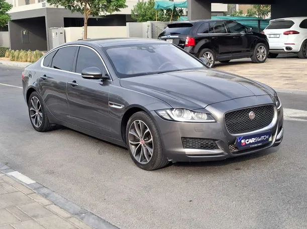 Car image 4