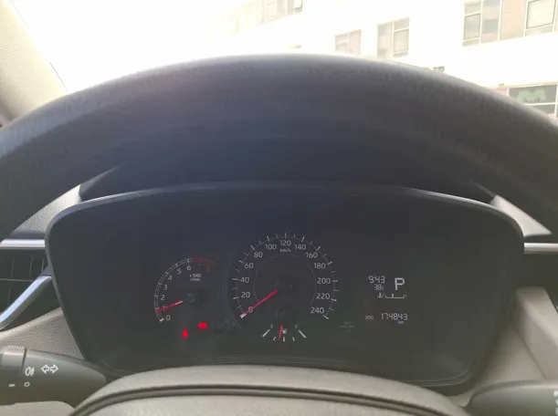 Car image 19