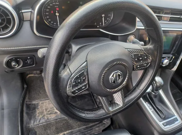 Car image 17