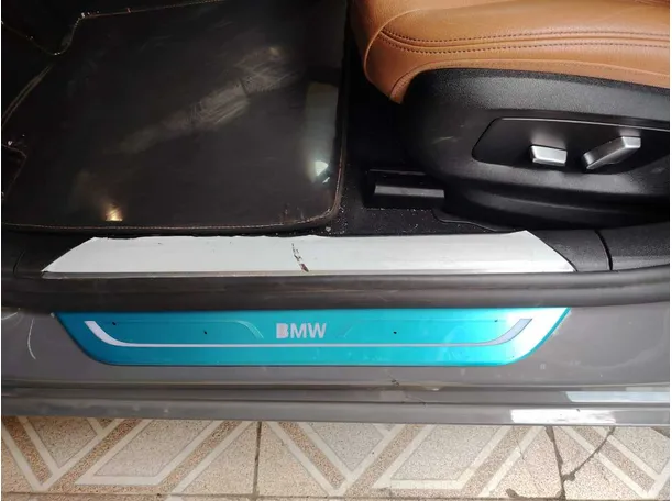 Car image 32