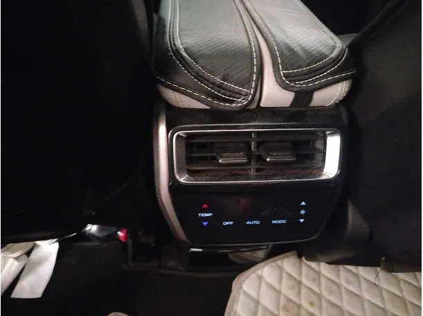Car image 40