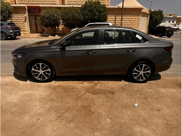 Car image 8