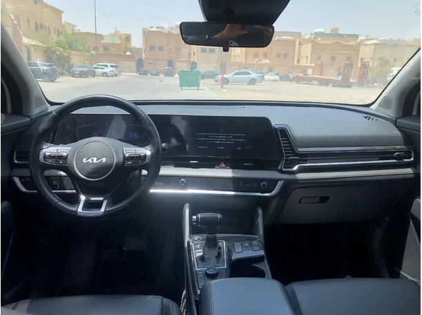 Car image 14