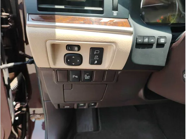 Car image 26