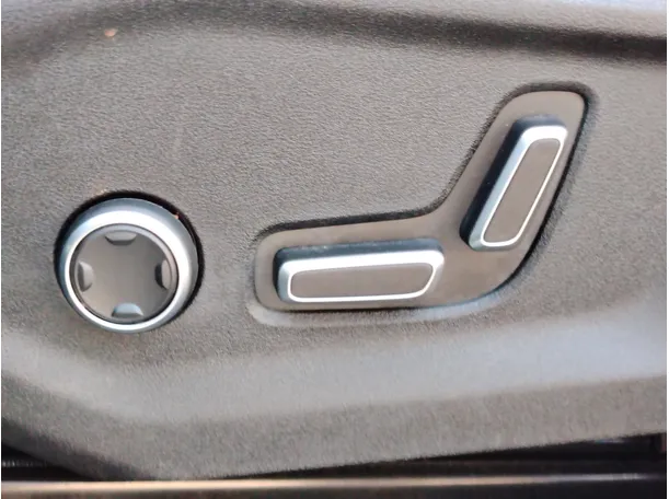 Car image 34