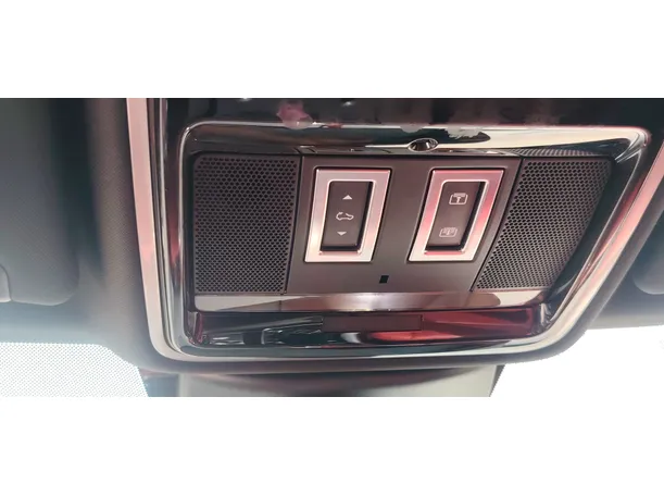 Car image 30